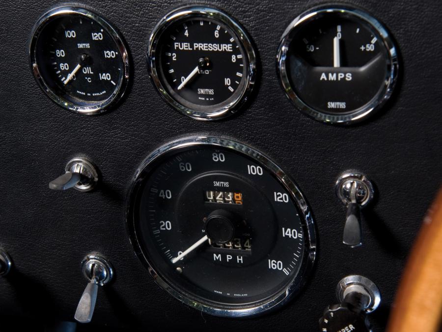Панель приборов Shelby Cobra 427 S/C Competition (Mk III) 1965 года  (фото 14 из 18)